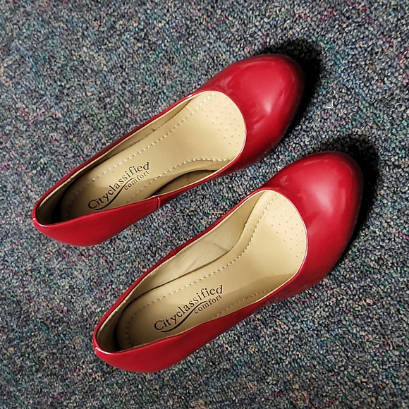 Red heels - Picture 1 of 3